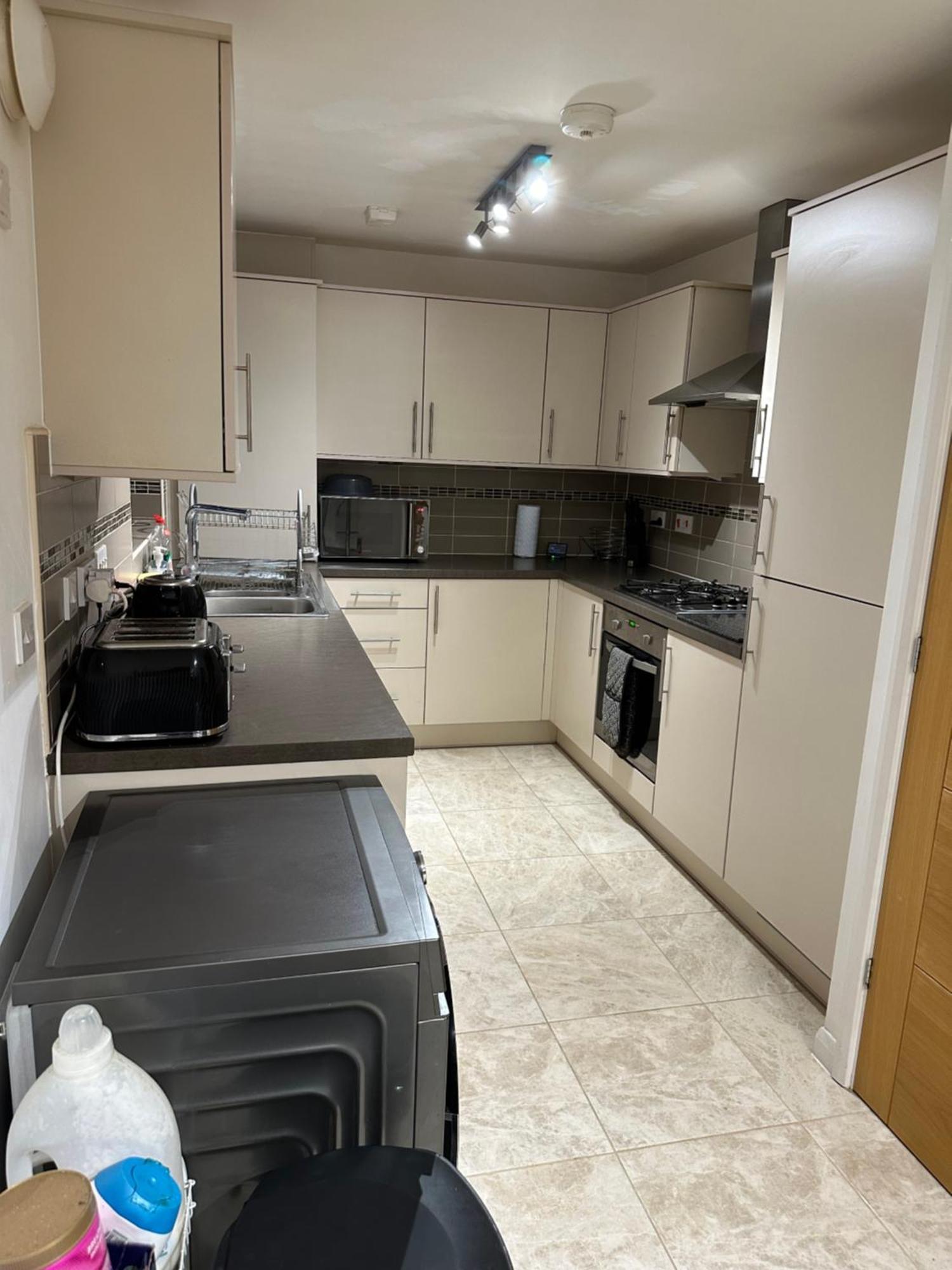 Cosy Double Bedroom In - Access To Shared Kitchen And Shared Conservatory Areas Inc Netflix * Newcastle upon Tyne